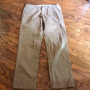 NWT GAP Men’s 34/ 32 Dark Khaki Everyday Pant 🌟